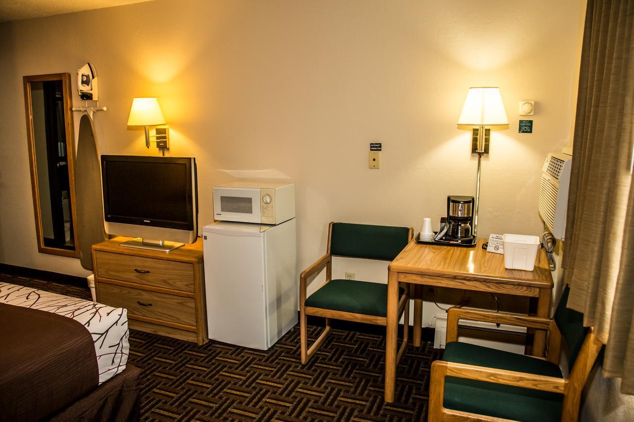 Americas Best Value Inn & Suites Detroit Lakes Ngoại thất bức ảnh