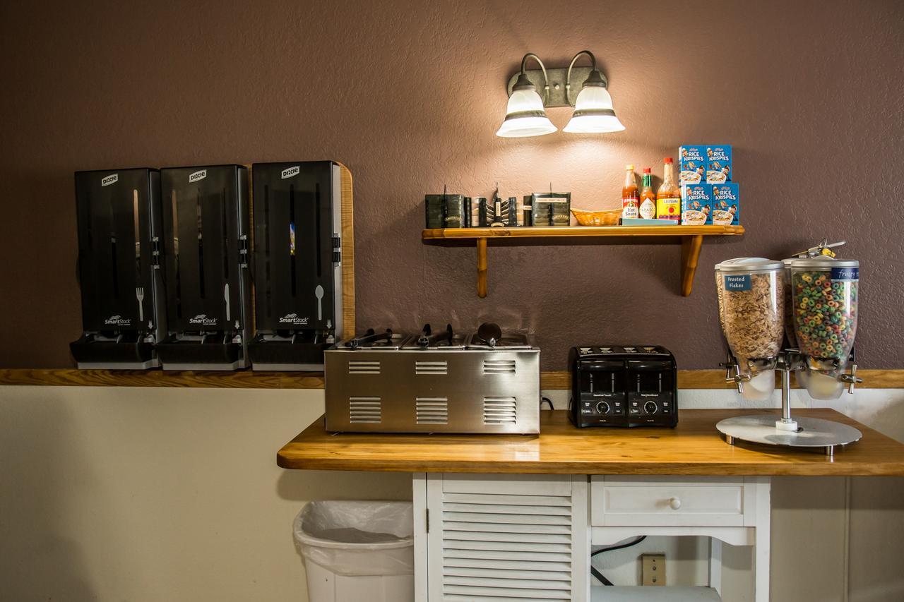 Americas Best Value Inn & Suites Detroit Lakes Ngoại thất bức ảnh