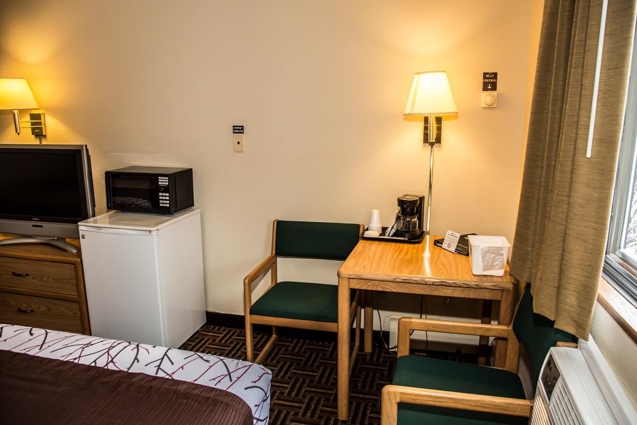 Americas Best Value Inn & Suites Detroit Lakes Ngoại thất bức ảnh