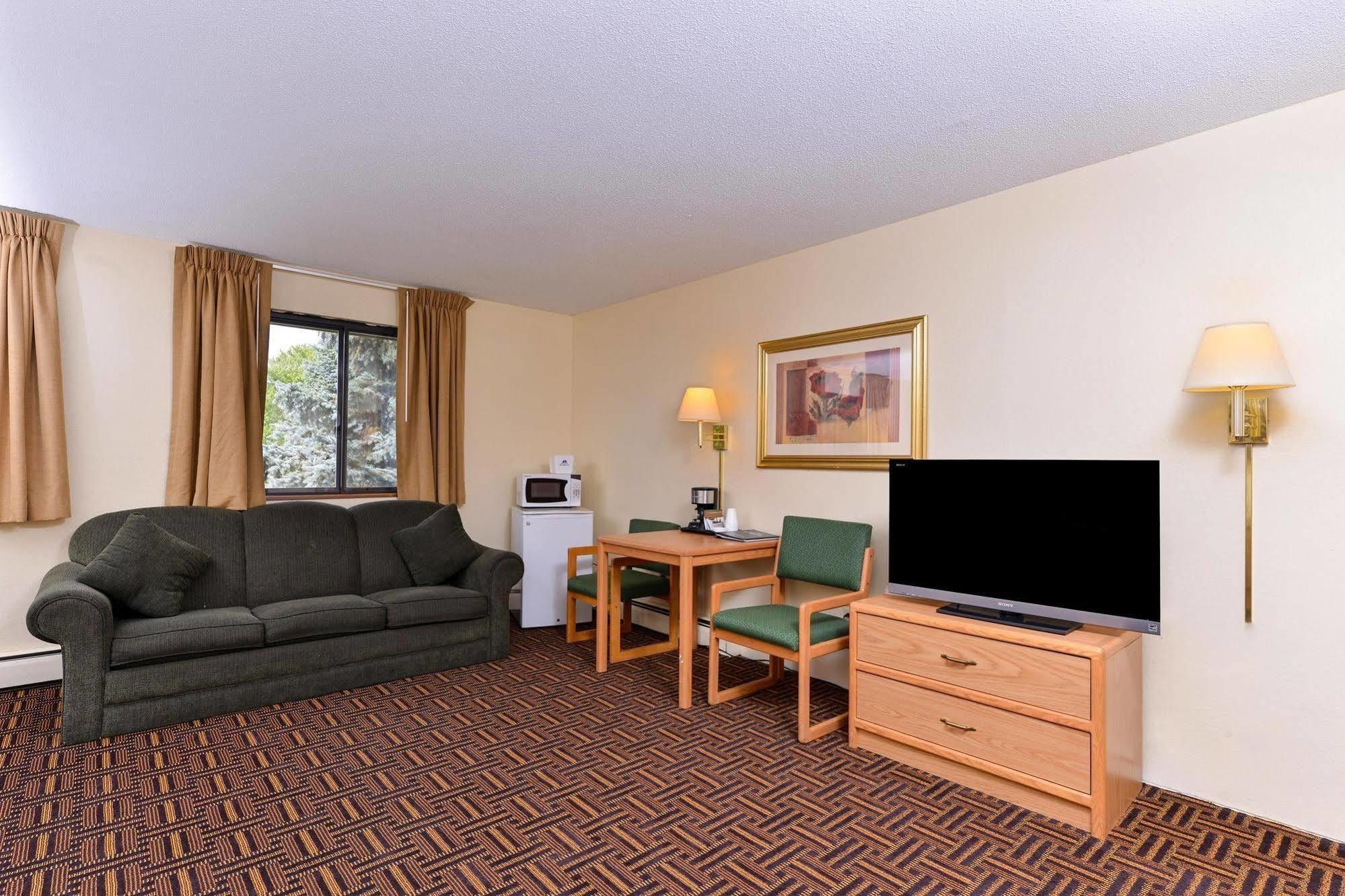 Americas Best Value Inn & Suites Detroit Lakes Ngoại thất bức ảnh
